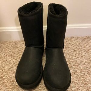 UGG classic boot size 7 in black